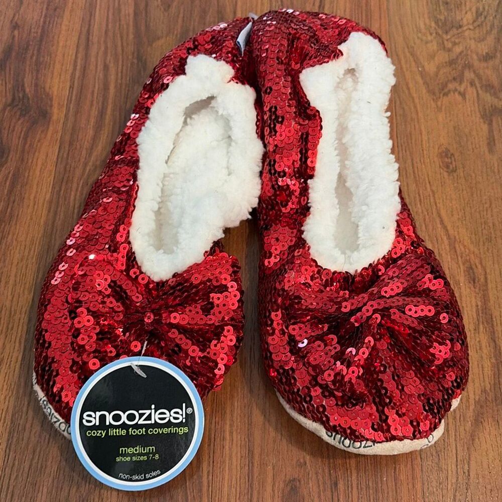 New snoozies red sequence, bow, soft slippers, foot coverings, medium size 7-8
